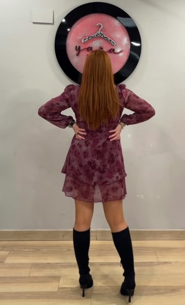 Vestido burdeos con flores y goma en cintura