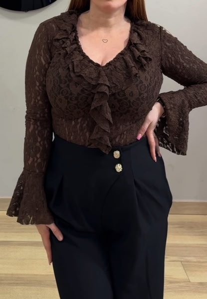 Blusa encaje marrón chocolate con volantes