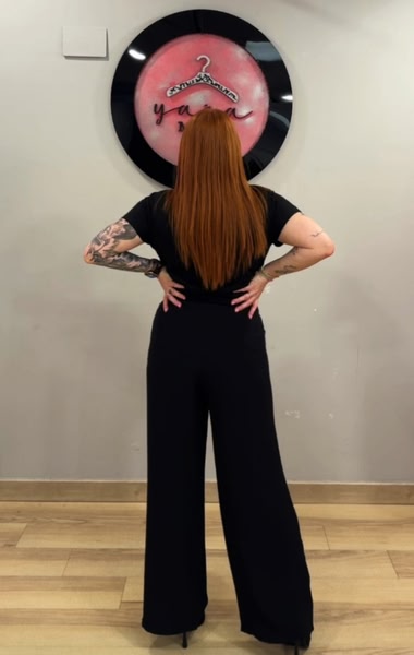 Pantalón negro ancho tipo traje