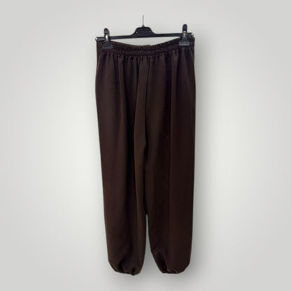 Traje marrón choco