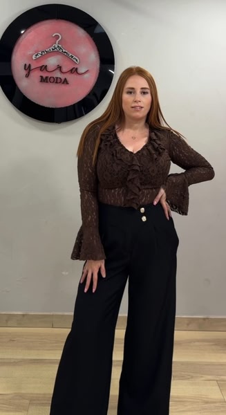Pantalón estilo bootcut en negro elegante