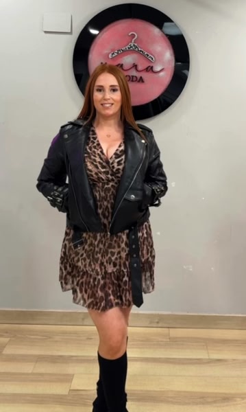 Chaqueta biker negra efecto cuero con cremalleras y cinturón