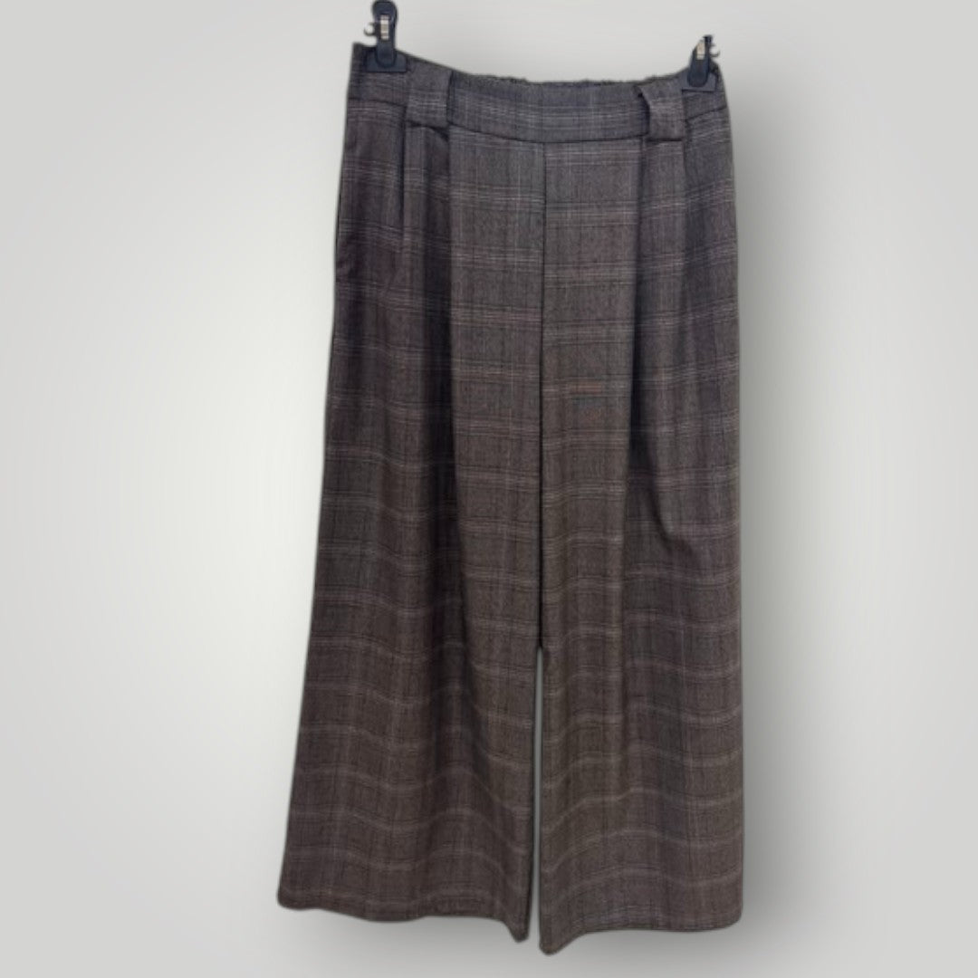 Pantalón palazzo de cuadros gris estilo sastre