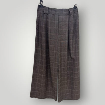 Pantalón palazzo de cuadros gris estilo sastre